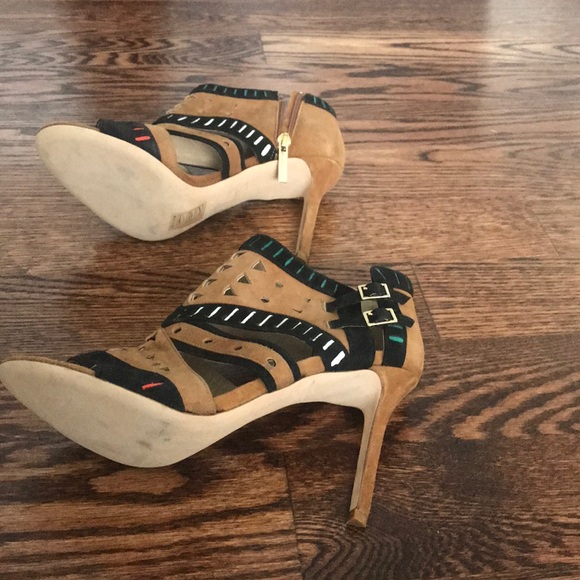 Tamara Mellon trendy & comfy high heels - Picture 4 of 8